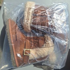 Size 13c children's place boots with fur